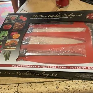 21 PIECE KITCHEN CUTLERY SET